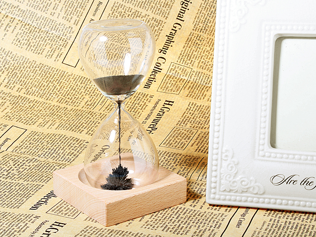 Magnetic Sand Hourglass