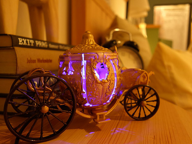 infoThink Cinderella - Carriage USB LED Lamp