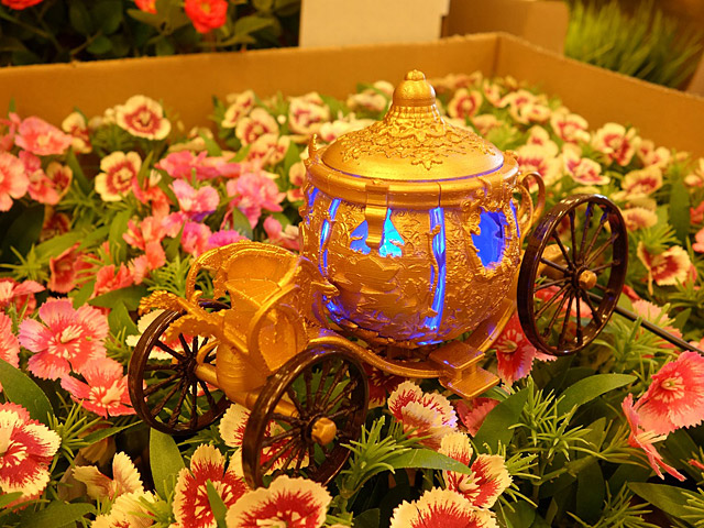 infoThink Cinderella - Carriage USB LED Lamp