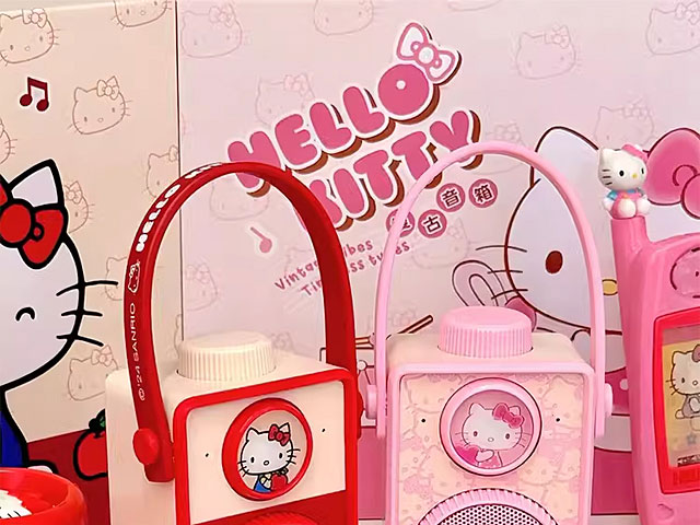 Hello Kitty Retro Mini Bluetooth Speaker